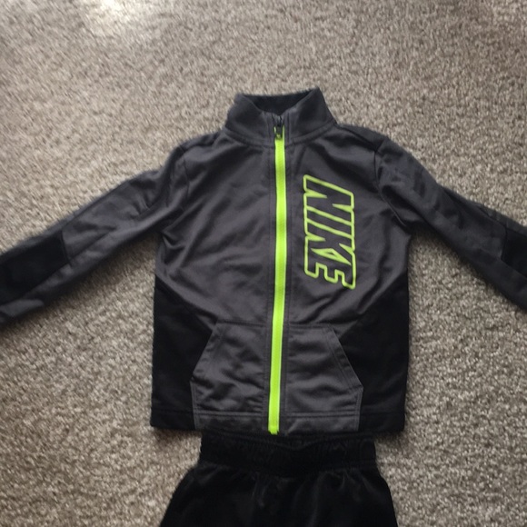Nike 2 piece set (track suit) 3T - Picture 2 of 6